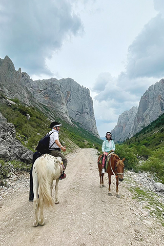騎馬四小時,股痛幾天。