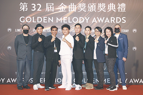 ◎ 台灣第三十二屆金曲獎頒獎典禮在台北流行音樂中心舉行。圖為最佳年度專輯獎「桑布伊團」。