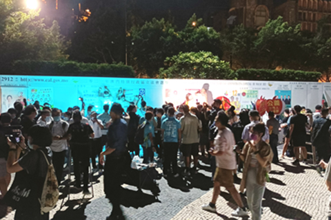 ◎ 因防疫關係,兵家必爭之地塔石廣場現場氣氛明顯不及過往熱烈。