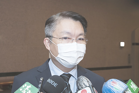 　◎ 經濟財政司司長李偉農接受傳媒訪問。