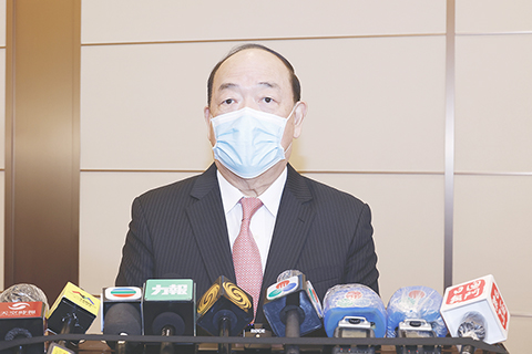 　◎ 賀一誠直言，廣東省對澳門加緊的防疫票求是「措手不及」。