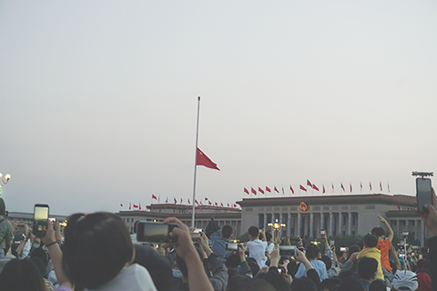 降旗儀式進行中