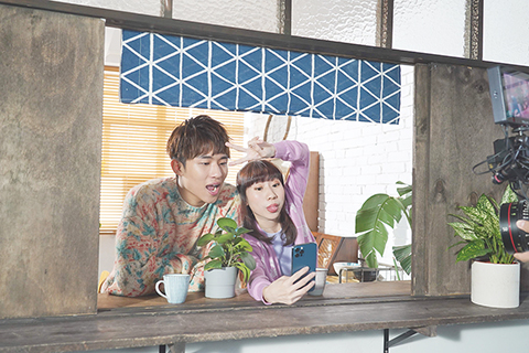 ◎ ANSONBEAN邀「小蕃茄」成員麗英合唱新歌。