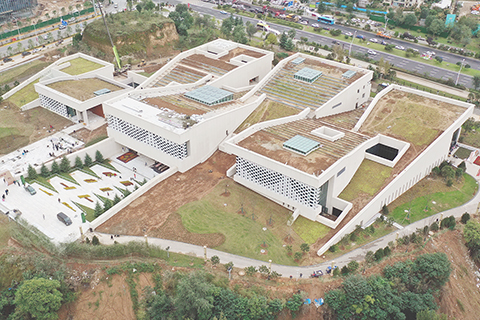 ◎ 這是十月十五日拍攝的廟底溝仰韶文化博物館外景(無人機照片)。(新華社記者李安 攝)