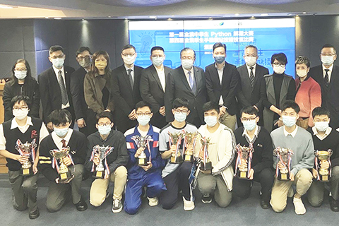 ◎ 生科中心為智能編程賽頒獎。