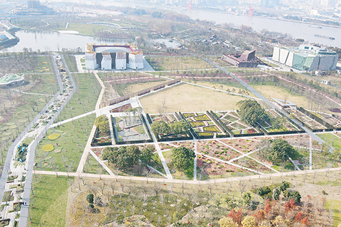 空中俯瞰上海世博文化公園北區(2021年12月31日攝,無人機照片)。 (新華社記者 方喆 攝)