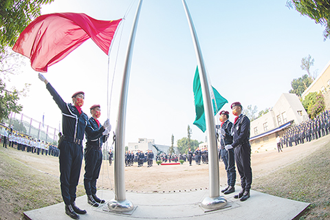 ◎ 保安司黃少澤司長率領澳門保安部隊及部門領導,出席在保安部隊高等學校舉行的升旗禮。