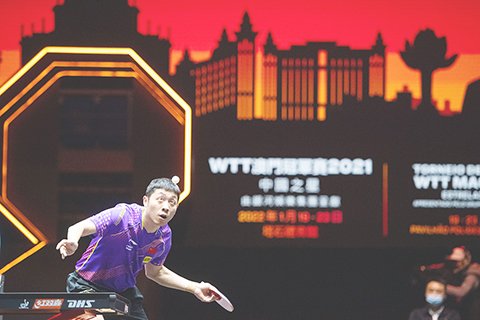 ◎ 一月二十日,中國乒乓球隊名將許昕在男子單打比賽中三比一勝趙子豪。(香港中通社)