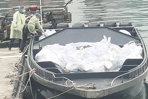 ◎ 涉事快艇載有約十噸走私凍肉。