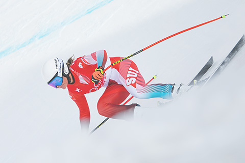 ◎ 二月十五日,在國家高山滑雪中心舉行的北京冬奧會高山滑雪女子滑降比賽中,瑞士選手科琳娜.蘇特以一分三十一秒八七的成績獲得金牌。(中新社記者 何蓬磊攝)