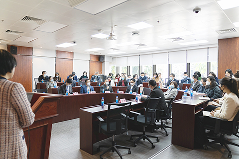 ◎ 金融管理局一行在深合區介紹在澳發行債券流程。