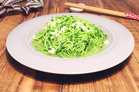 圖為炒豌豆苗。