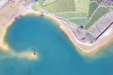 ◎ 三月八日拍攝的貴州省黔西市綠化白族彝族鄉大海子村田園春色(無人機照片)。新華社發(范暉 攝)