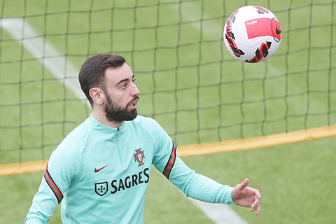 ◎ 葡足另一主力般費昨日操練。(新華社 發)