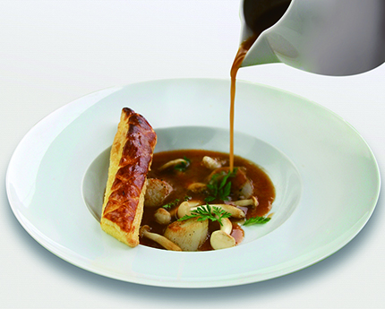 ◎ 花道葡萄牙餐廳--香煎帆立貝蘑菇泡芙卷配龍蝦忌廉汁