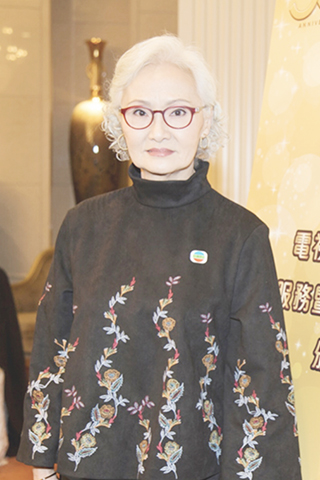 ◎ 七十六歲雪妮參演劇集《食腦喪B》。