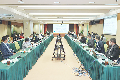 ◎ 教青局與學校負責人代表會面。