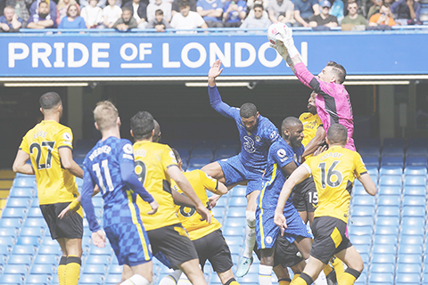 ◎ 狼隊門將祖些沙化解車路士射手不少攻勢。(美聯社)