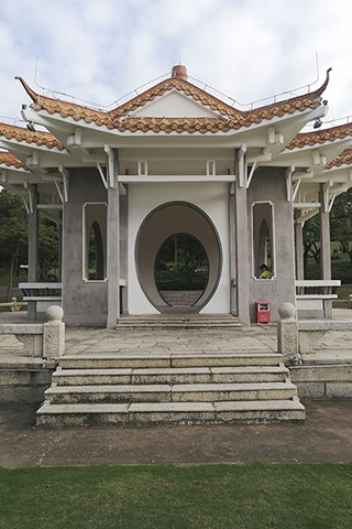 八角亭的正面。