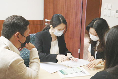 ◎ 在橫琴粵澳深度合作區澳門辦事處澳門投資者正諮詢業務。