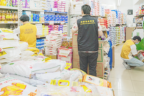 ◎ 消委會與經科局監察超市物價。