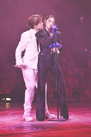 ◎ 張敬軒演唱會邀得陳蕾上台。