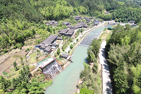 5月17日,航拍塘里古村。(無人機照片)( 中新社記者王東明攝)