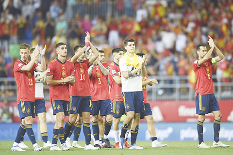 ◎ 西班牙國足昨晨二比0打退捷克。(美聯社)