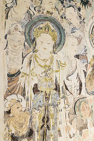 2021年9月13日在日本東京藝術大學美術館拍攝的用「文化遺產克隆技術」做出的敦煌莫高窟第57窟壁畫《彌勒說法圖》局部。(新華社記者 郭丹 攝)