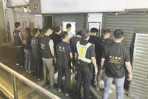 ◎ 警方搗破水客散貨點。