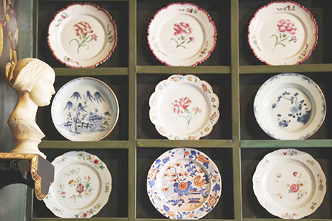 ◎ 這是六月十四日在位於法國巴黎的雨果故居拍攝的「中國客廳」內的瓷器。(新華社記者高靜 攝)