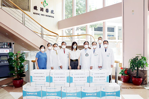 ◎ 何雪喜和凌家珍捐贈N95口罩。