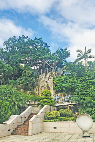 由通訊博物館頂層平台上眺望炮台