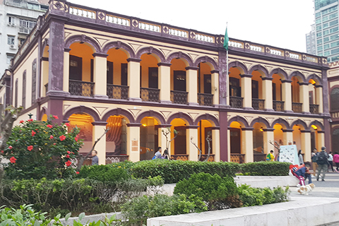 具有南歐建築風格的中央圖書館〈攝於2017年3月〉。〈紅柳 攝〉