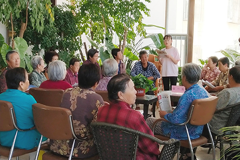 圖為我和老閨蜜在讀書會。