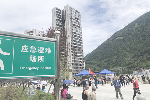 ◎ 九月五日,雅安市石棉縣群眾轉移至應急避難場所。(新華社發)