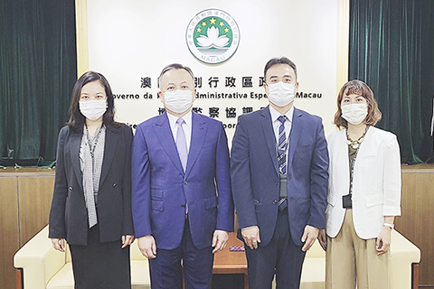 ◎ 博監局何浩瀚局長(左二),廖志聰副局長(右二)與履新的杜子柔廳長(左一)及黃素鈞處長(右一)合照。
