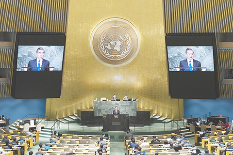 ◎ 九月廿四日,國務委員兼外長王毅在紐約聯合國總部出席第七十七屆聯合國大會一般性辯論並發表題為《為和平發展盡力為團結進步擔當》的演講。(新華社記者王迎 攝)