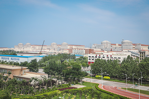 2022年7月5日拍攝的遼寧紅沿河核電站一期和二期工程共6台機組外景。 (新華社記者 潘昱龍 攝)