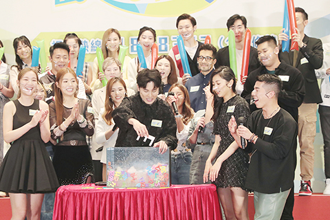 ◎ 十一月二十三日,香港無?電視於將軍澳一酒店舉行《樂滿東華二0二二》記者會,並邀請傳媒到場採訪。《樂滿東華》為東華三院及電視廣播有限公司聯合主辦的大型慈善籌款活動。圖為遊戲比賽中。