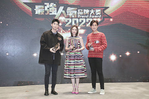 ◎ 十二月十三日,香港藝人張馳豪(左起)、胡定欣、譚俊彥在將軍澳一酒店出席「最強人氣品牌」頒獎典禮。