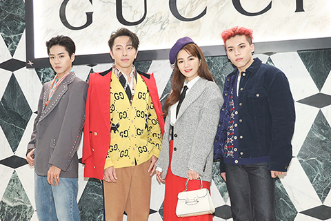 ◎ 台灣藝人Ella陳嘉樺、坤達與男團《原子少年》成員佳辰、哲言,十二月十三日受邀出席一家精品店,擔任開幕活動嘉賓。圖為原子少年佳辰(左起)、坤達、Ella、哲言。