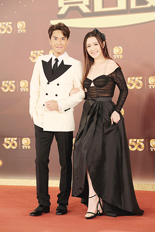 ◎ 馬國明湯洛雯宣佈訂婚。