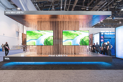圖為TCL在2023年CES上展出的新一代98英寸Mini LED智屏。(中新社發 參展方供圖)