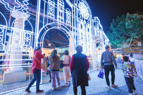 ◎ 「幻彩耀濠江」燈光裝置保留至元宵節。