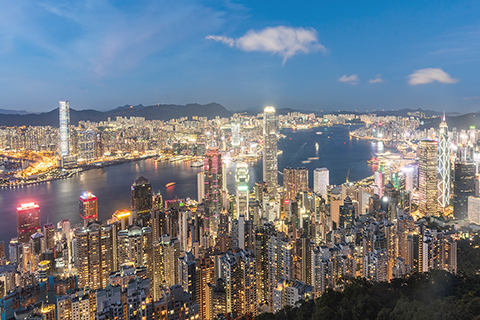 ◎ 二月二日,「你好,香港!」啟動禮在香港舉行,香港特區政府公佈了多項吸引旅客來港的措施。其中,五十萬張免費機票及超過一百萬份的「香港有禮」消費優惠券會派發給旅客。圖為世界聞名的香港維港夜景。(中新社記者 張煒 攝)