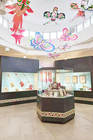 中華民族雕塑園內展覽館內的一角。