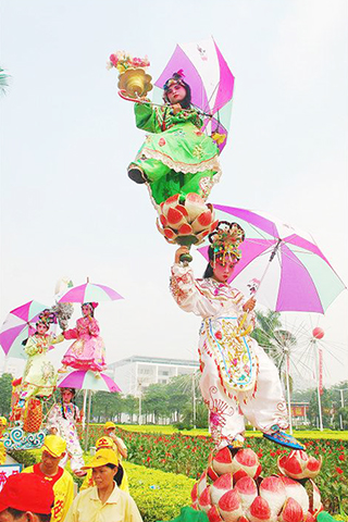 圖為精彩的飄色(網上圖片)。