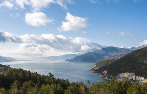 ◎ 這是香格里拉市納帕海自然保護區的風光(二零一九年三月十七日攝)。(新華社記者胡超攝)