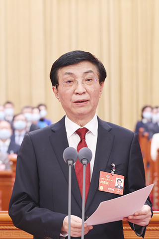 ◎ 三月四日,中國人民政治協商會議第十四屆全國委員會第一次會議在北京人民大會堂開幕。王滬寧主持開幕會。(新華社記者黃敬文 攝)